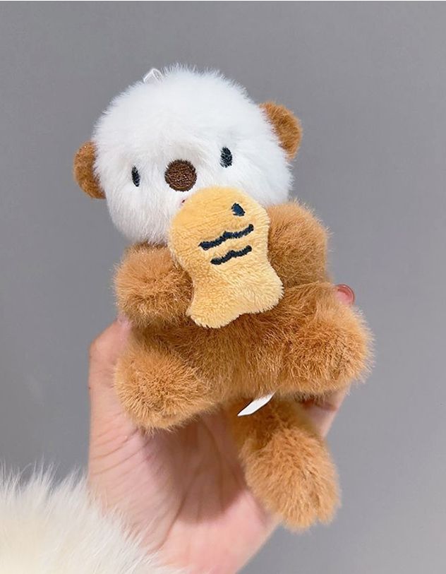 Брелок на сумку у вигляді видри з рибою | 268399-12-XX - A-SHOP