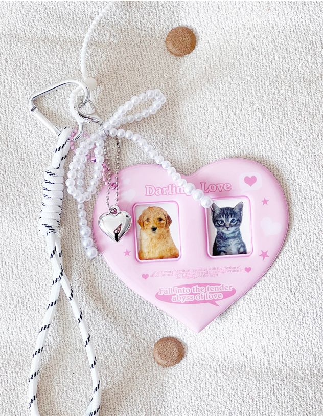 Брелок на сумку у вигляді серця з отвором для фотокартки з бантом із перлин | 266167-14-XX - A-SHOP