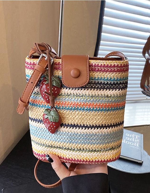 Сумка на плече зі штучної соломи з брелоком у вигляді полуниці | 265315-12-XX - A-SHOP