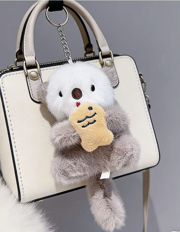 Брелок на сумку у вигляді видри з рибою | 268399-11-XX - A-SHOP