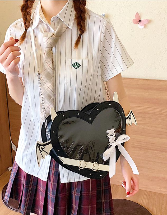 Сумка на плече у вигляді серця з крилами кажана та бантом | 264787-02-XX - A-SHOP