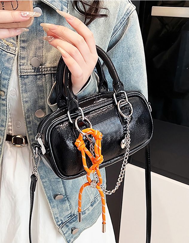 Сумка кросс боді з ланцюжком та плетеним брелоком | 265272-02-XX - A-SHOP