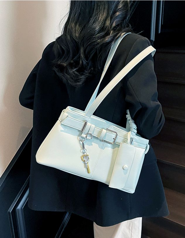 Сумка на плече з монетницею та брелоком у вигляді ключа | 264360-18-XX - A-SHOP