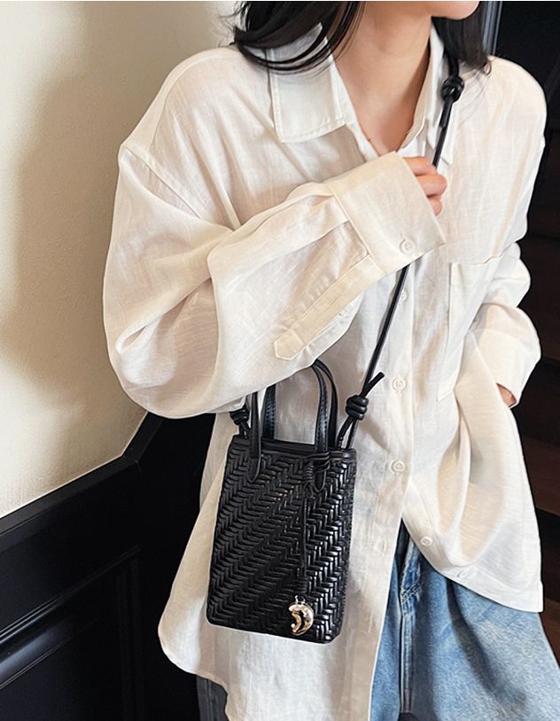 Сумка через плече з брелоком у вигляді півмісяця | 265312-02-XX - A-SHOP