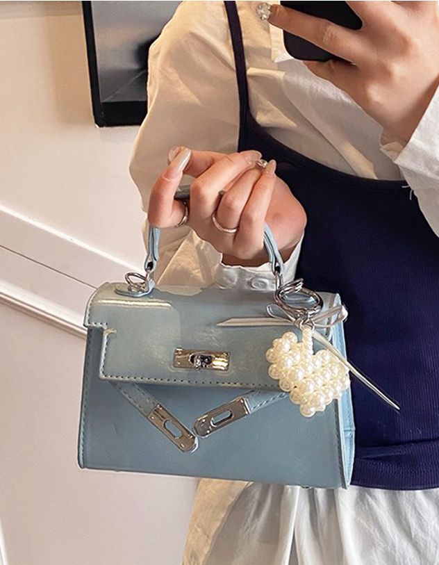 Сумка через плече з брелоком із перлин | 265317-18-XX - A-SHOP