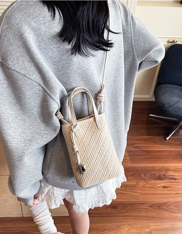 Сумка через плече з брелоком у вигляді півмісяця | 265312-40-XX - A-SHOP