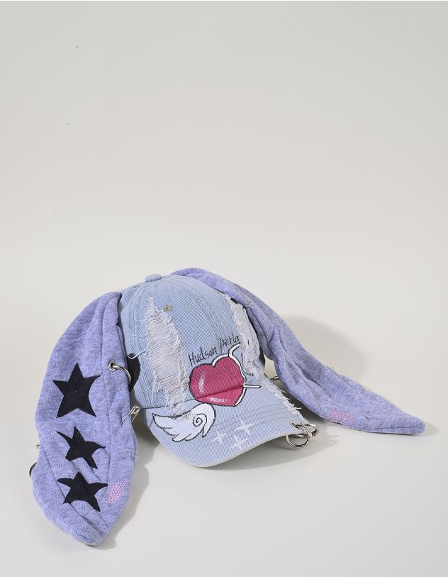 Бейсболка рванка з ланцюжком на вушках та принтом серця з крилами | 264751-11-XX - A-SHOP