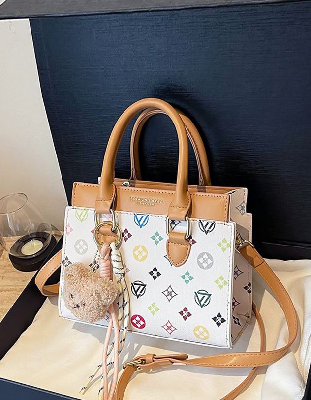 Сумка на довгому ремінці з брелоком у вигляді ведмедика | 265465-01-XX - A-SHOP