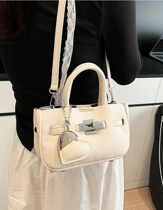 Сумка через плече з брелоком у вигляді серця | 264359-01-XX - A-SHOP