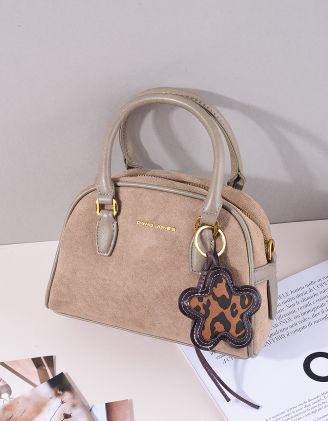 Сумка на плече з брелоком у вигляді квітки з леопардовим принтом | 265547-39-XX - A-SHOP