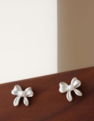 Сережки пусети у вигляді банта з перлиною | 263388-05-XX - A-SHOP