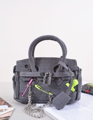 Сумка на плече з ланцюжками та фурнітурою у вигляді замка з булавки | 265127-28-XX - A-SHOP