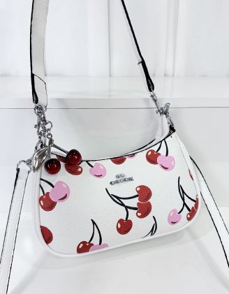 Сумка на довгому ремінці з брелоком у вигляді вишні | 265923-01-XX - A-SHOP