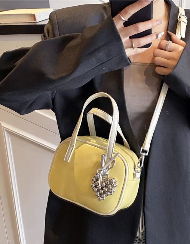 Сумка кросс боді з брелоком у вигляді серця | 264753-19-XX - A-SHOP