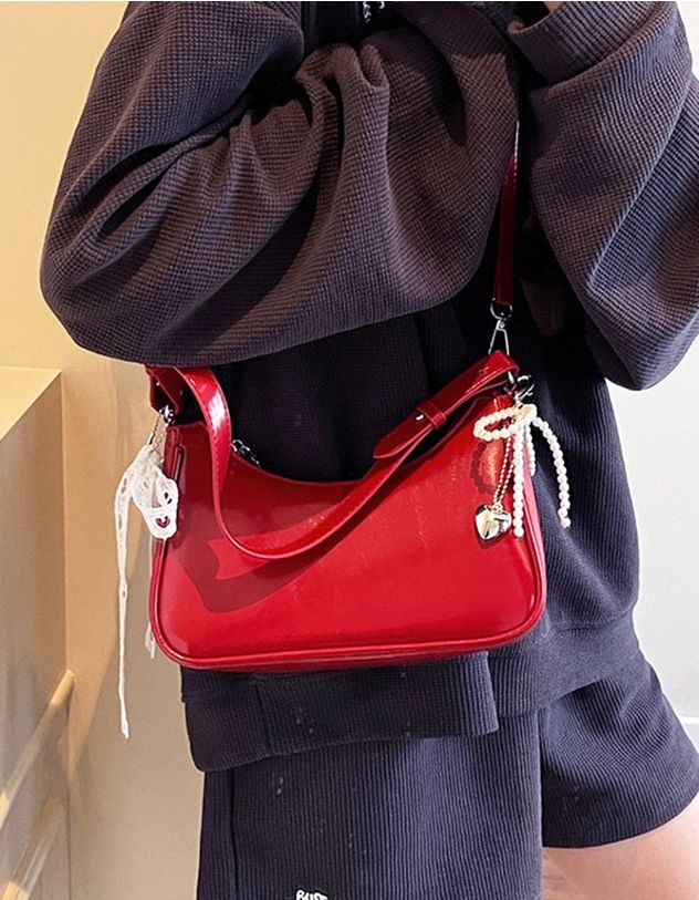 Сумка через плече з брелоком у вигляді банта з перлин та мережива | 265083-27-XX - A-SHOP