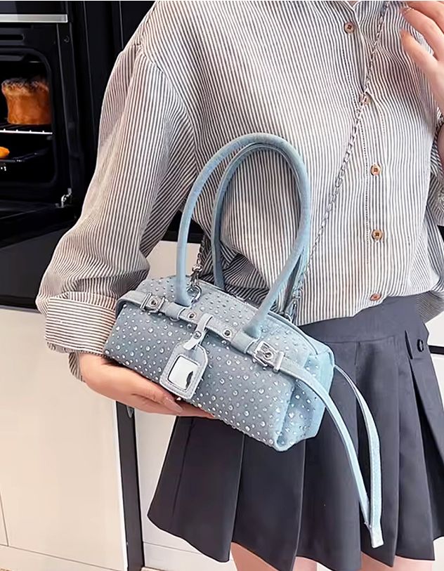 Сумка на ланцюжку декорована стразами | 265102-18-XX - A-SHOP