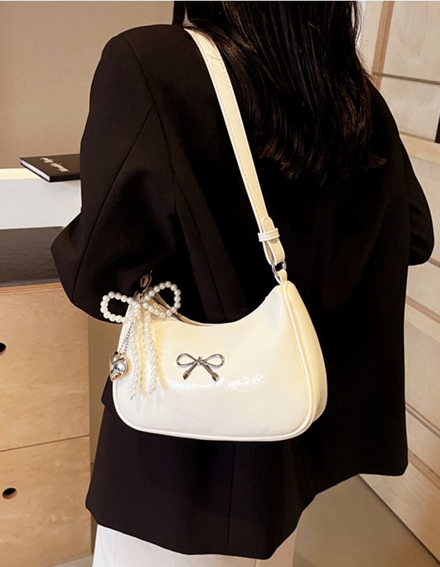 Сумка через плече з бантом із перлин та брелоком у вигляді серця | 262090-40-XX - A-SHOP