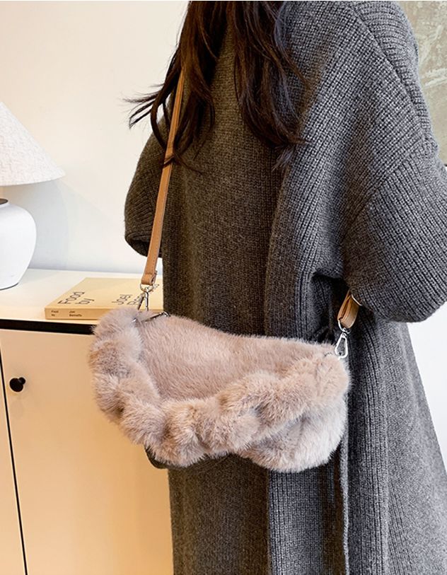 Сумка на довгому ремінці хутряна | 262612-39-XX - A-SHOP