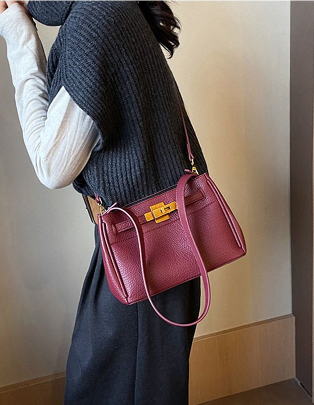 Сумка на довгому ремінці з фурнітурою | 264241-15-XX - A-SHOP