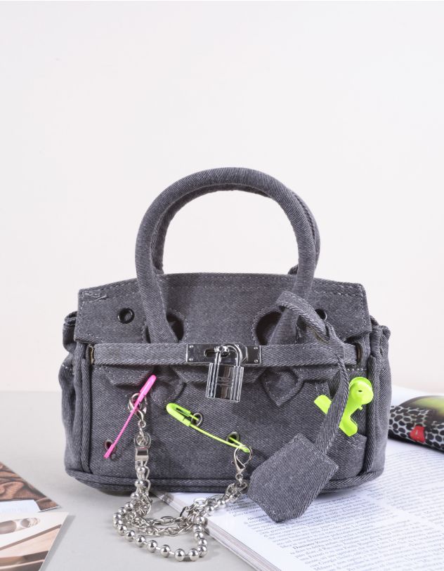 Сумка на плече з ланцюжками та фурнітурою у вигляді замка з булавки | 265127-28-XX - A-SHOP